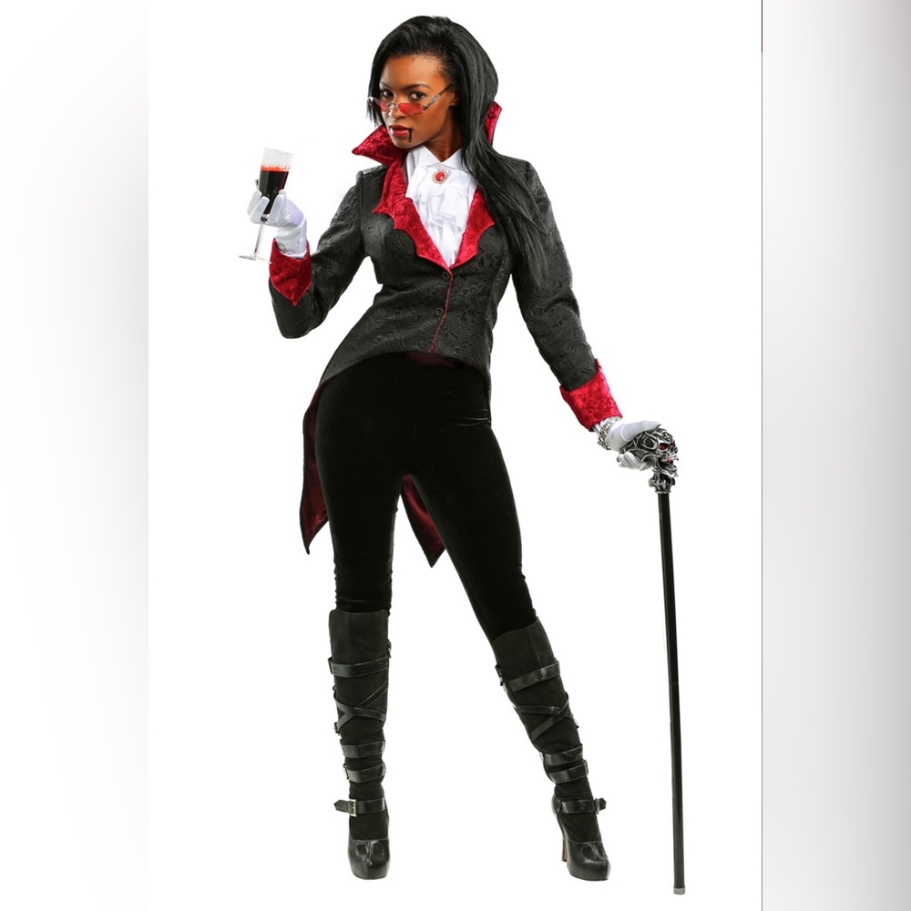 Woman vampire costume